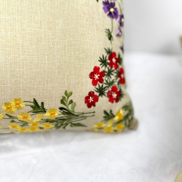 Charles Gallen Irish Linen Embroidered Wildflower Throw Accent Pillows 16x16" - Picture 15 of 16